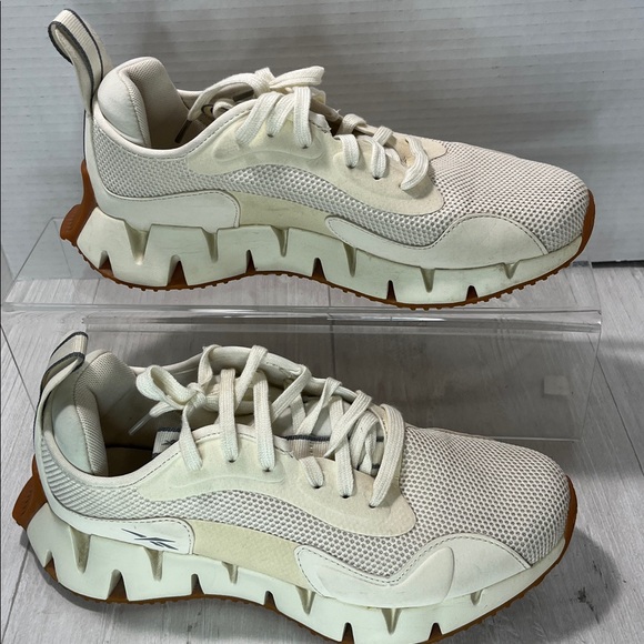 Reebok Cream Sneakers with Brown Sole - Picture 3 of 11